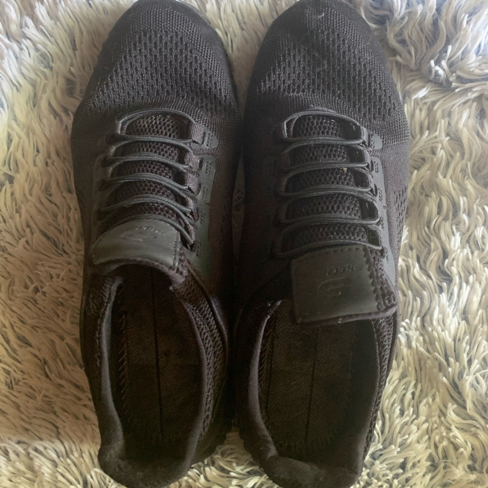 Sketchers Men Sz 12 size wide Non slip shoes sneakers